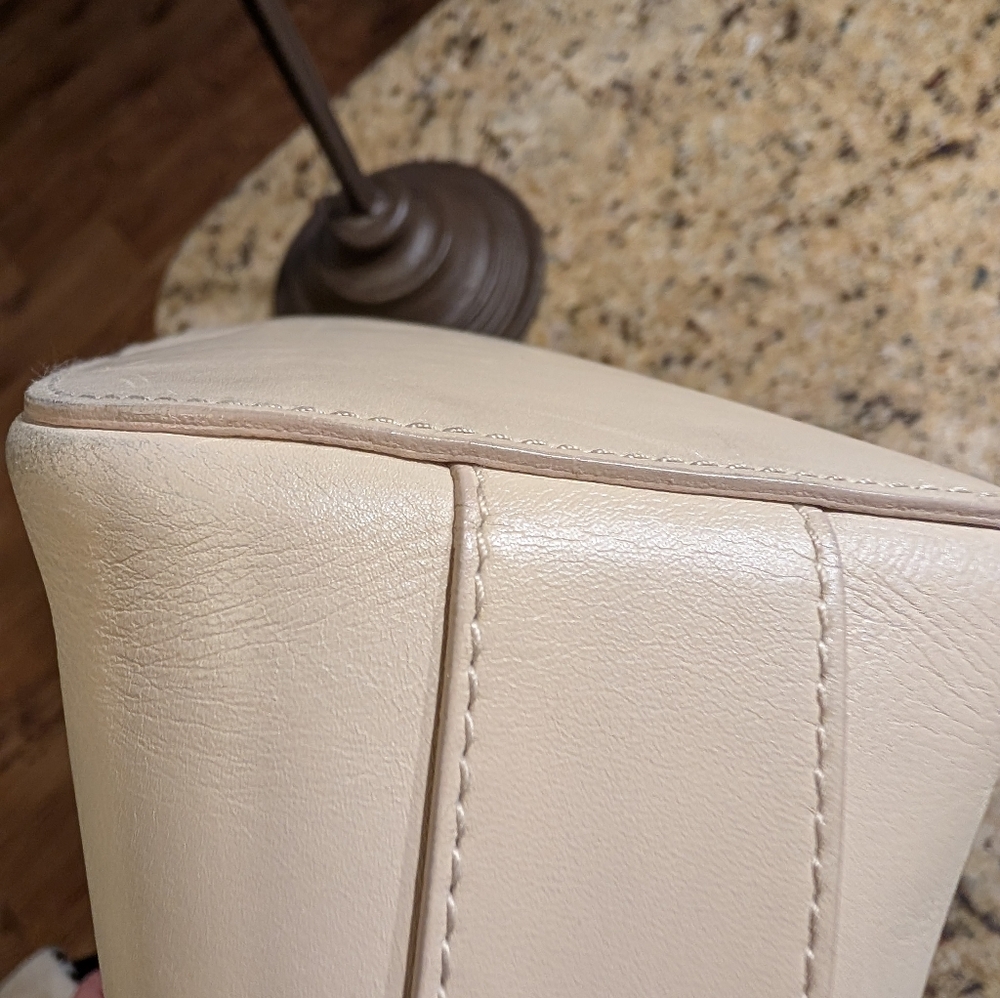 GUCCI Vintage Cream Shoulder Bag in Excellent Condition - Picture 8 of 15